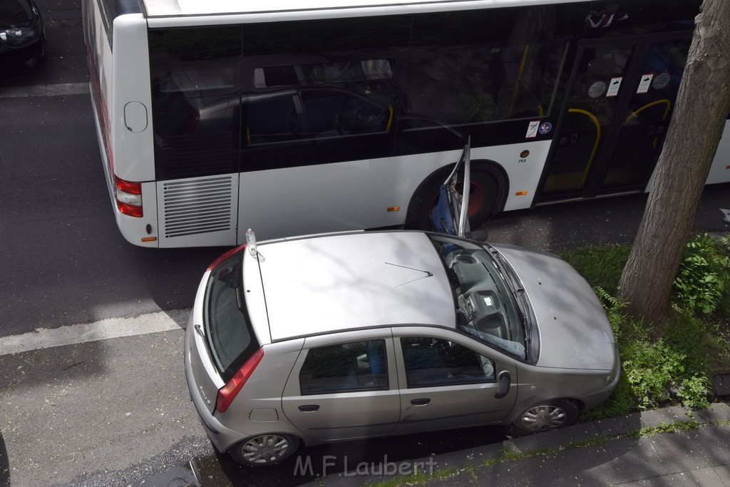 VU KVB Bus gegen PKW Tuer Koeln Kalk Buchforststr P17.JPG - Miklos Laubert